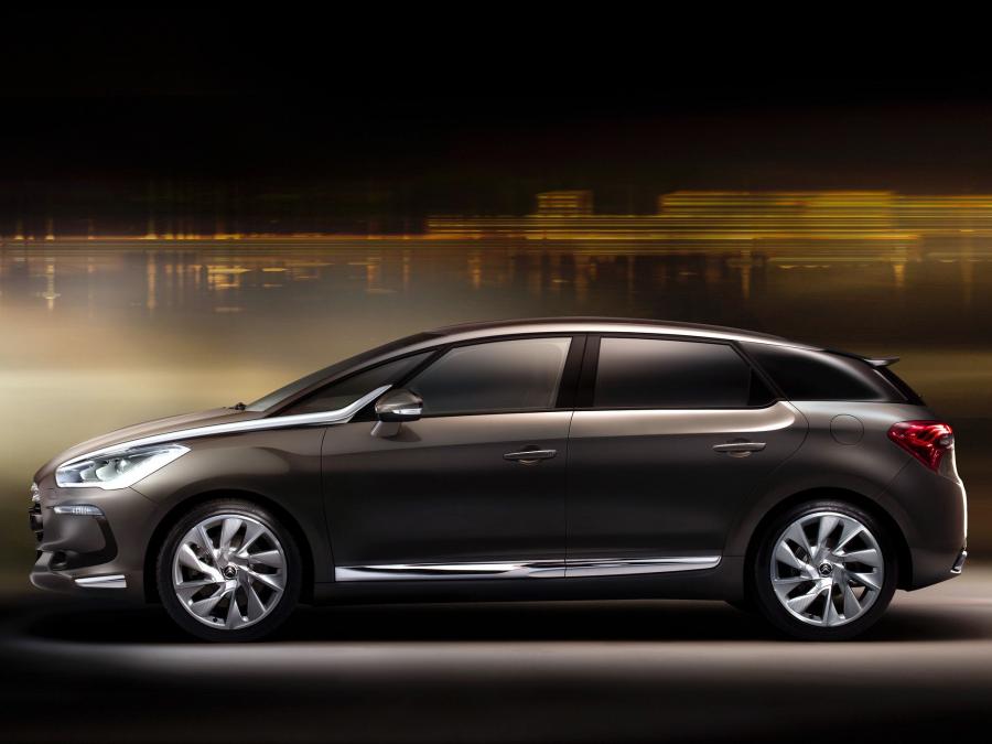  Citroen DS5 2011 года  (фото 14 из 33)